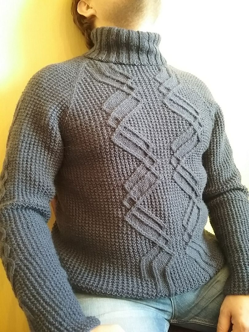 Мужской пуловер регланом
